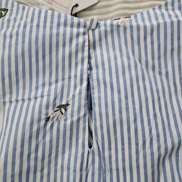 JOA Blue Striped Blouse with Floral Embroidery Size M NWT - Picture 7 of 7